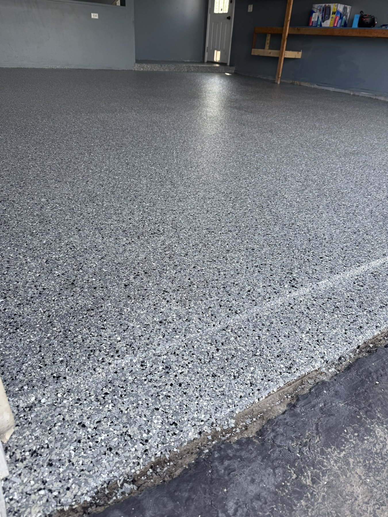 Detail of the flake epoxy floor edge and coated transition line